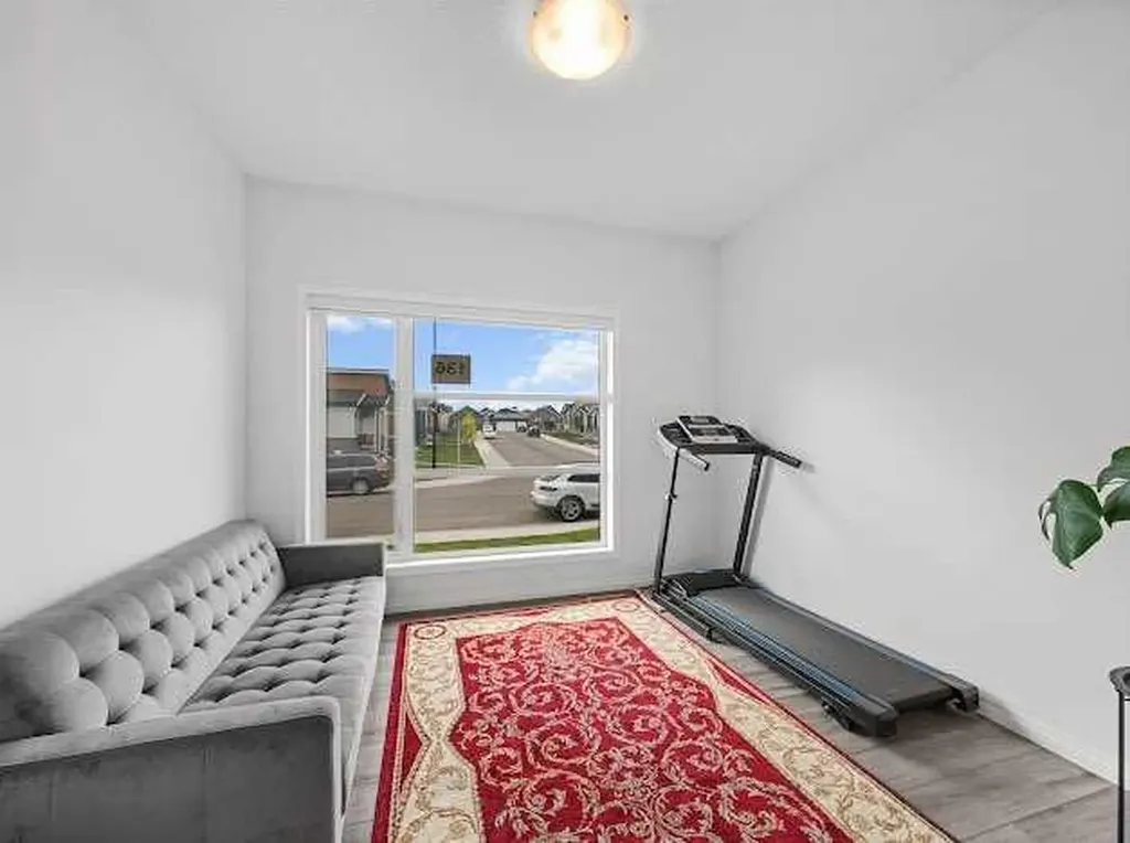 136 Lucas Street NW Calgary AB T3P1R6