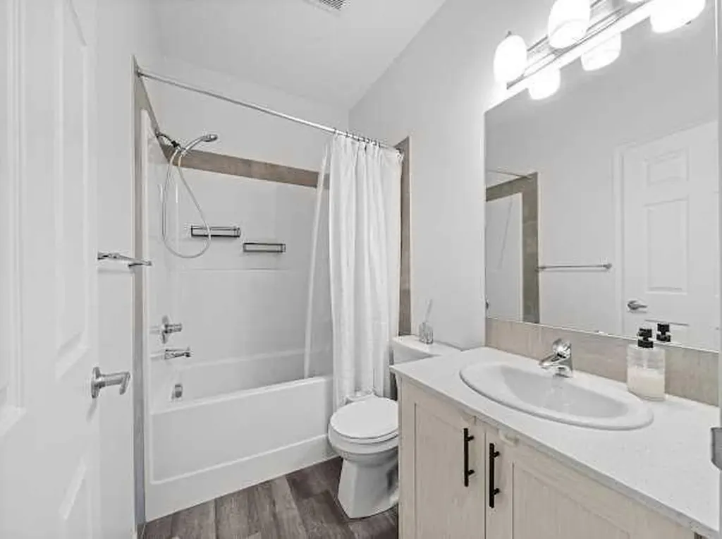 136 Lucas Street NW Calgary AB T3P1R6