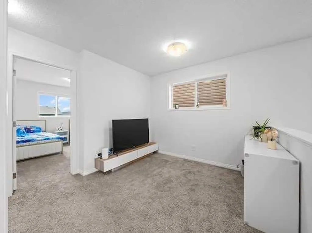 136 Lucas Street NW Calgary AB T3P1R6