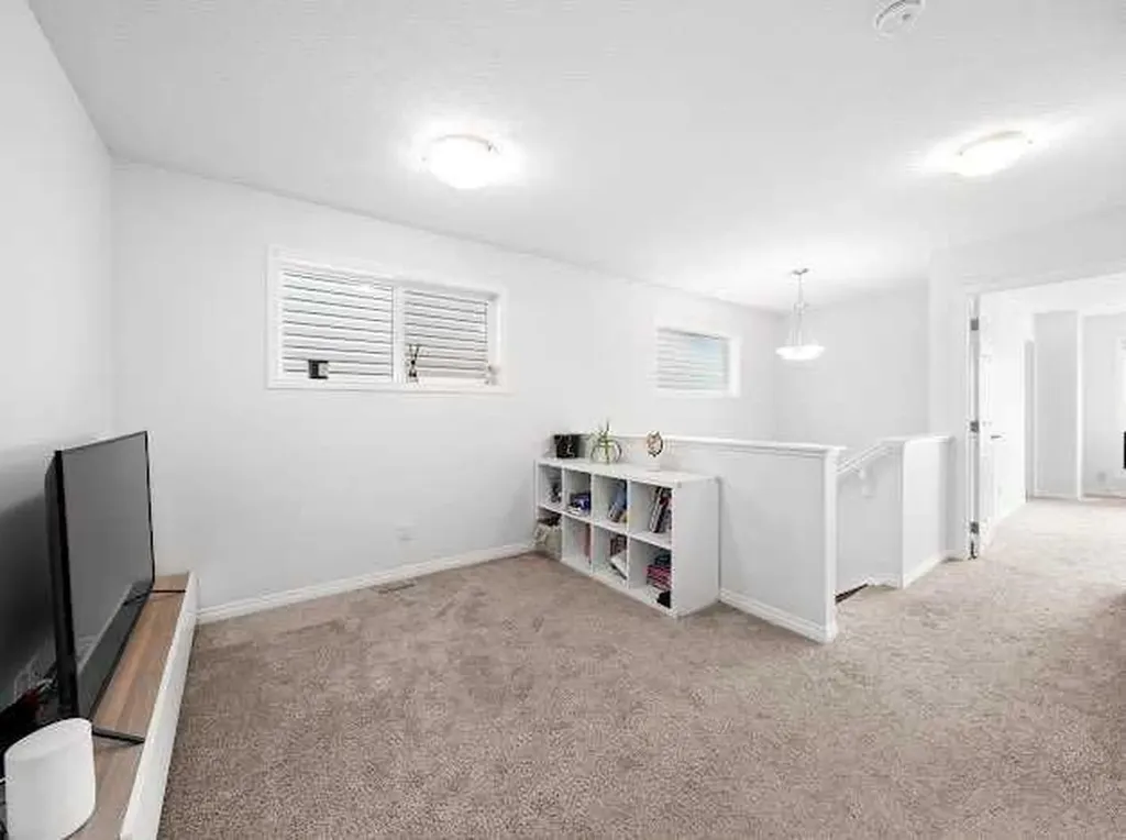 136 Lucas Street NW Calgary AB T3P1R6