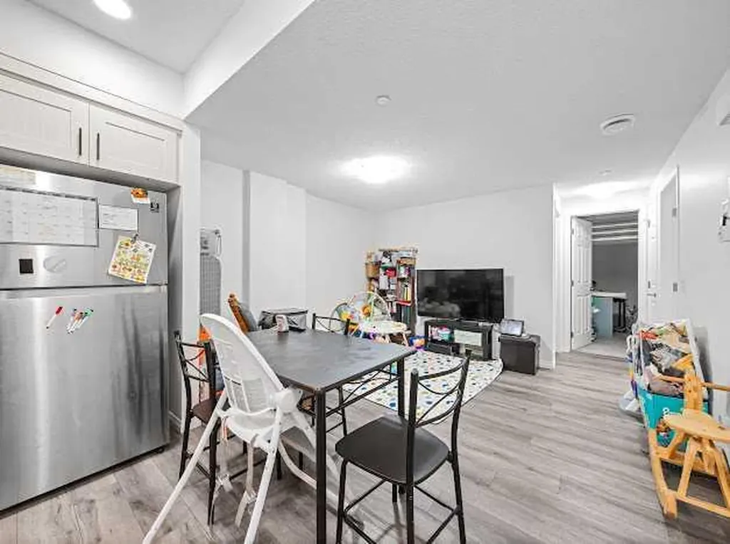 136 Lucas Street NW Calgary AB T3P1R6