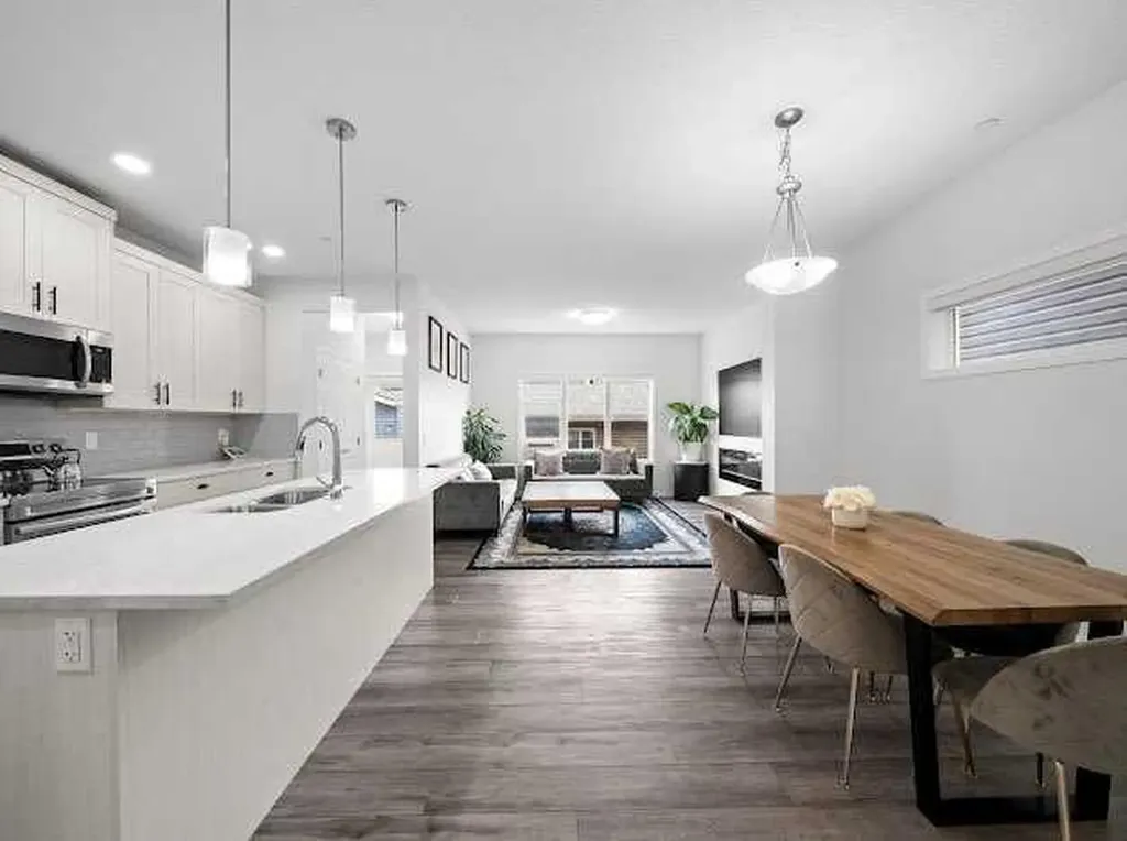 136 Lucas Street NW Calgary AB T3P1R6