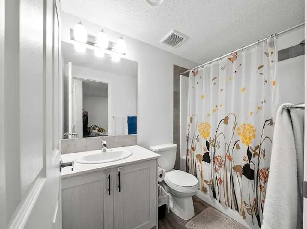 136 Lucas Street NW Calgary AB T3P1R6