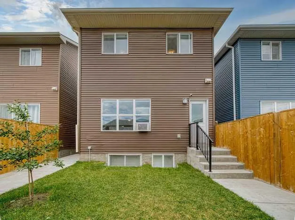 136 Lucas Street NW Calgary AB T3P1R6