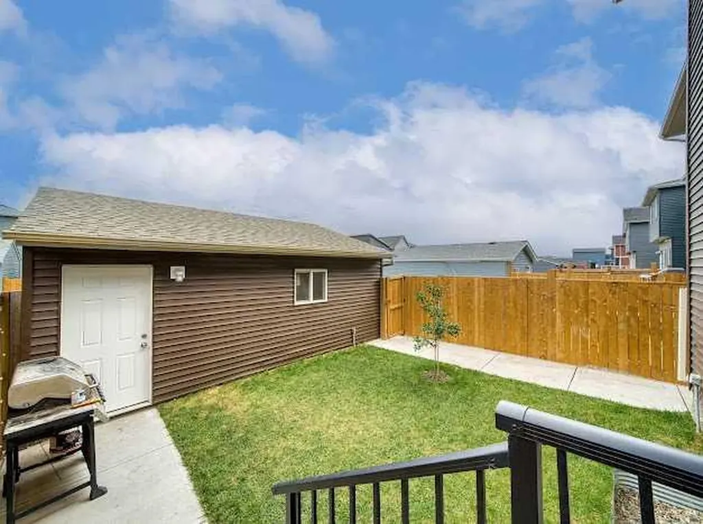 136 Lucas Street NW Calgary AB T3P1R6