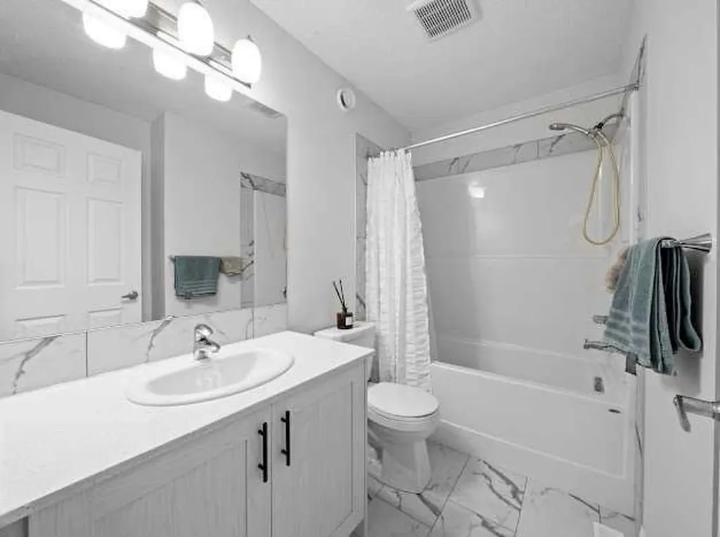 136 Lucas Street NW Calgary AB T3P1R6
