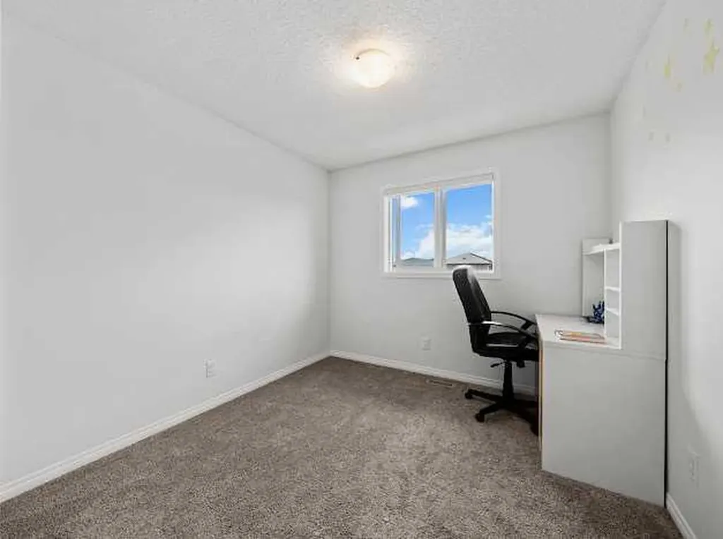 136 Lucas Street NW Calgary AB T3P1R6