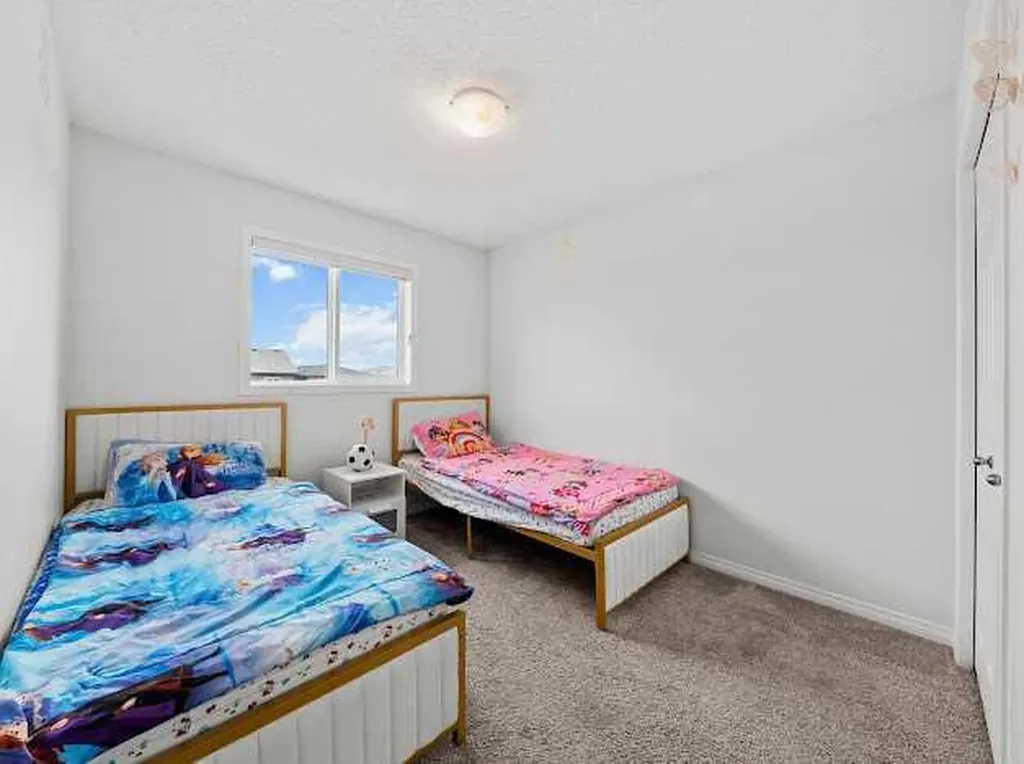 136 Lucas Street NW Calgary AB T3P1R6