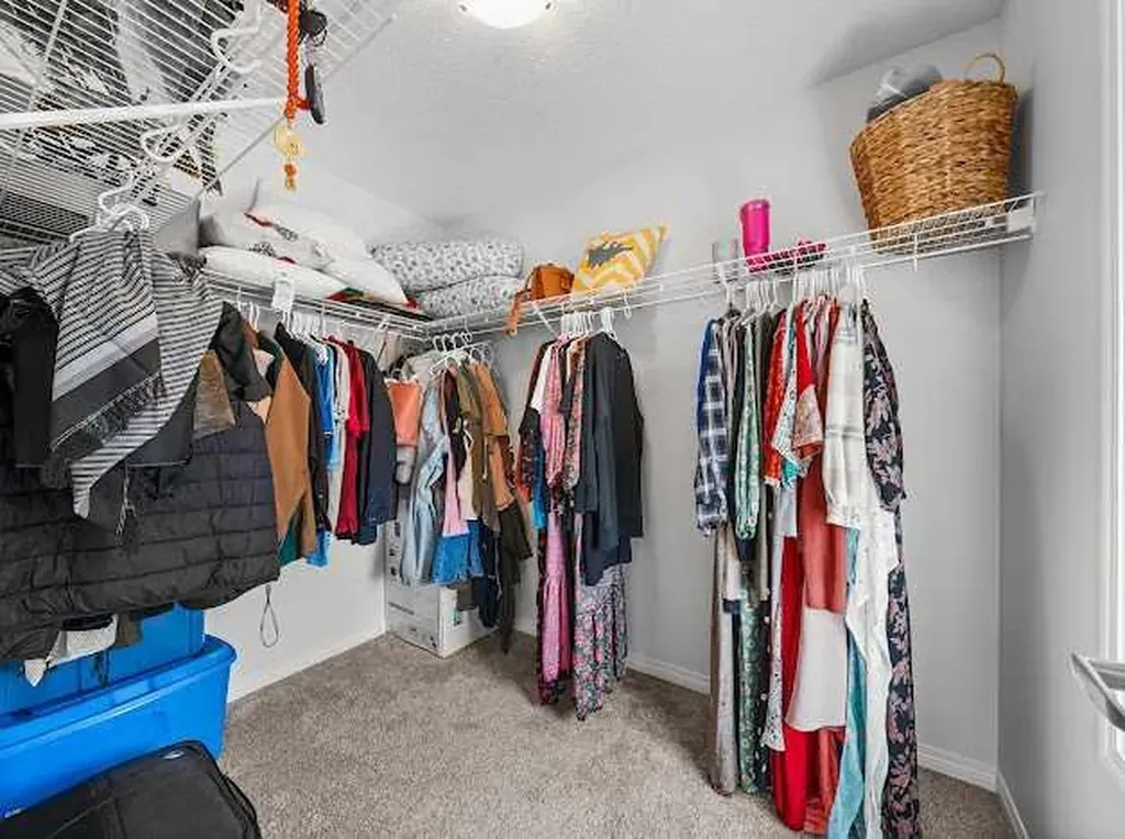 136 Lucas Street NW Calgary AB T3P1R6