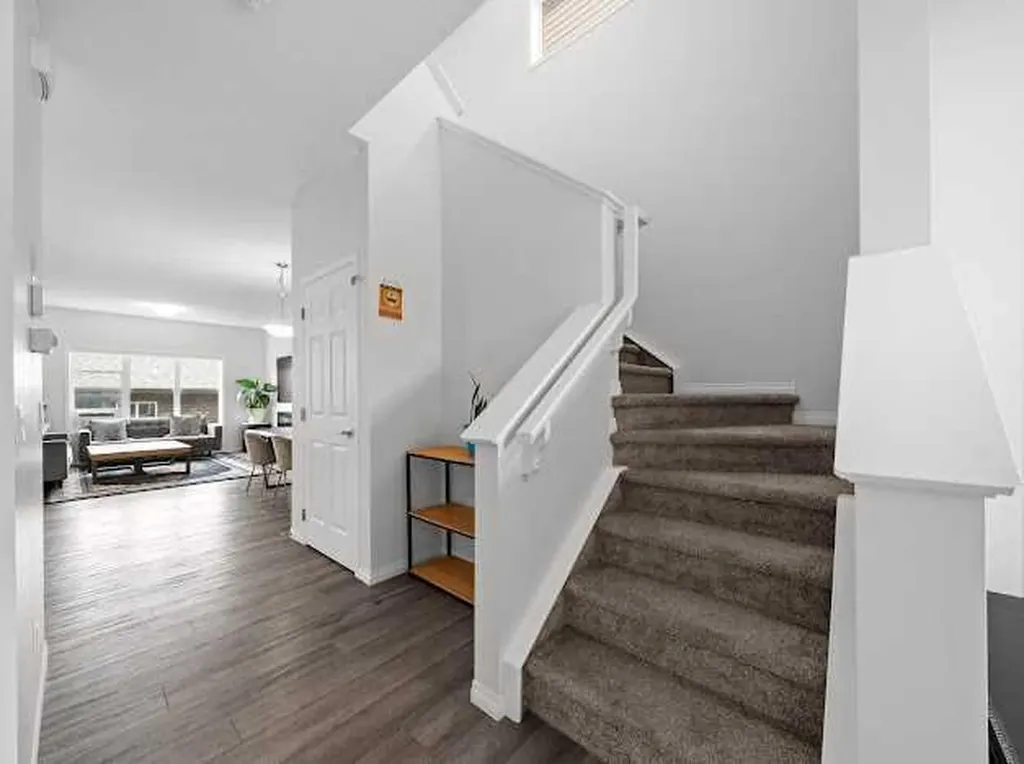 136 Lucas Street NW Calgary AB T3P1R6