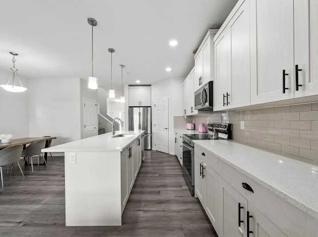 136 Lucas Street NW Calgary AB T3P1R6