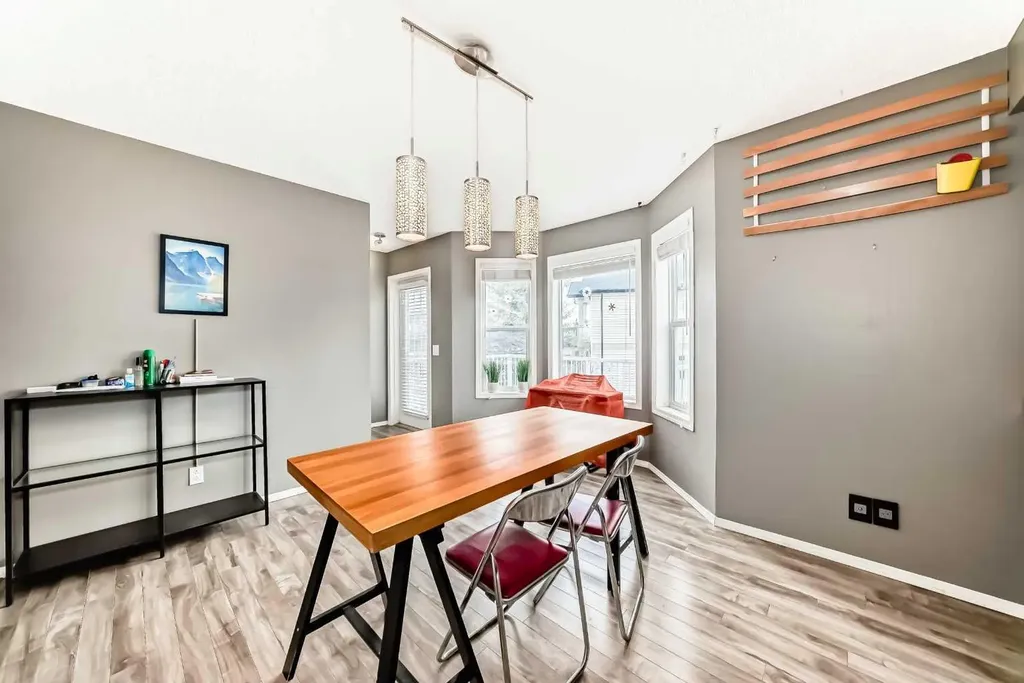 112 Country Village Cape NE Calgary AB T3K 5J7