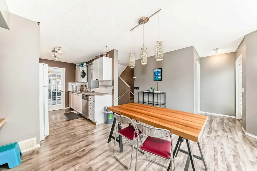 112 Country Village Cape NE Calgary AB T3K 5J7