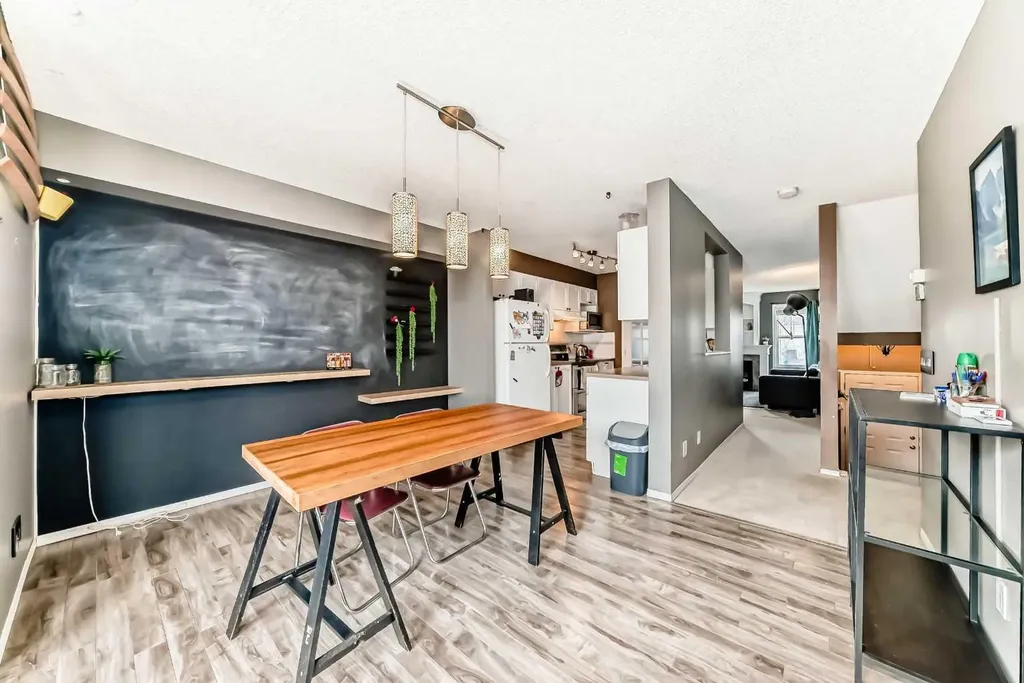 112 Country Village Cape NE Calgary AB T3K 5J7