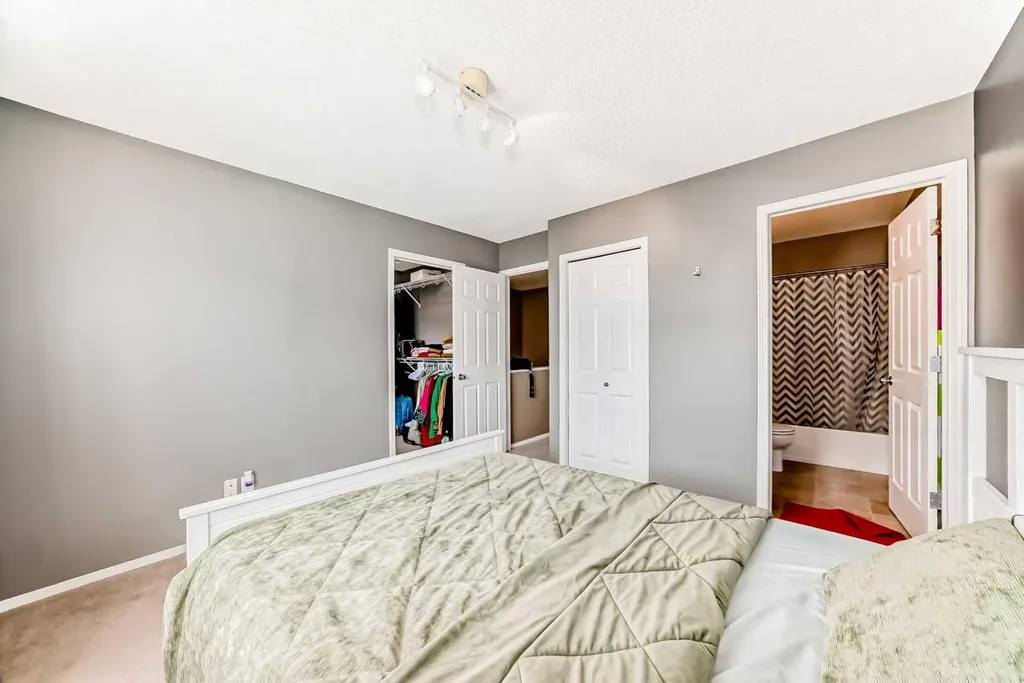 112 Country Village Cape NE Calgary AB T3K 5J7