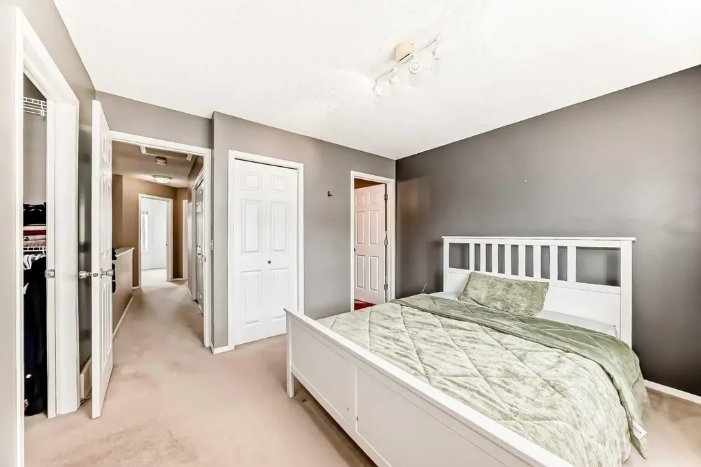 112 Country Village Cape NE Calgary AB T3K 5J7