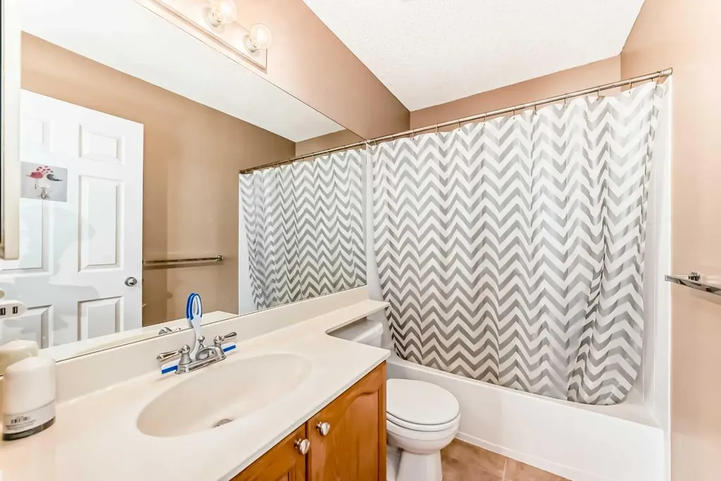 112 Country Village Cape NE Calgary AB T3K 5J7