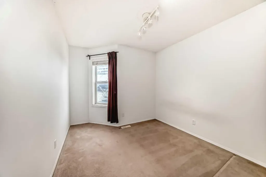 112 Country Village Cape NE Calgary AB T3K 5J7
