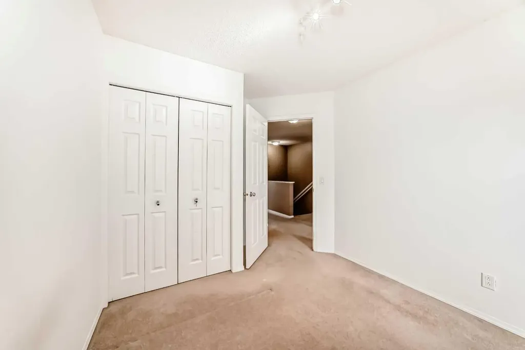 112 Country Village Cape NE Calgary AB T3K 5J7