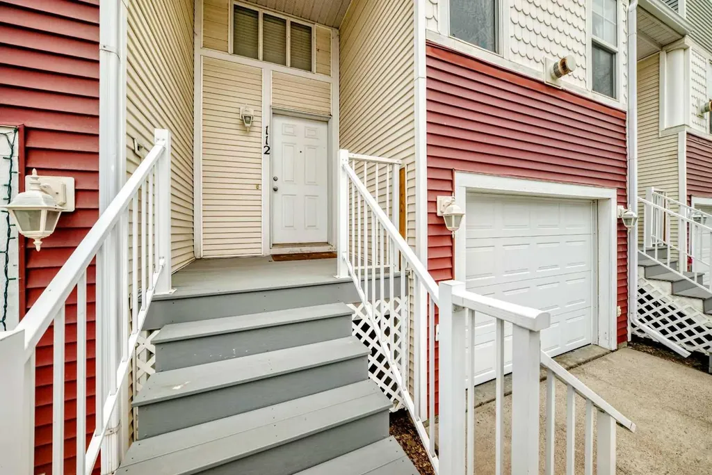 112 Country Village Cape NE Calgary AB T3K 5J7