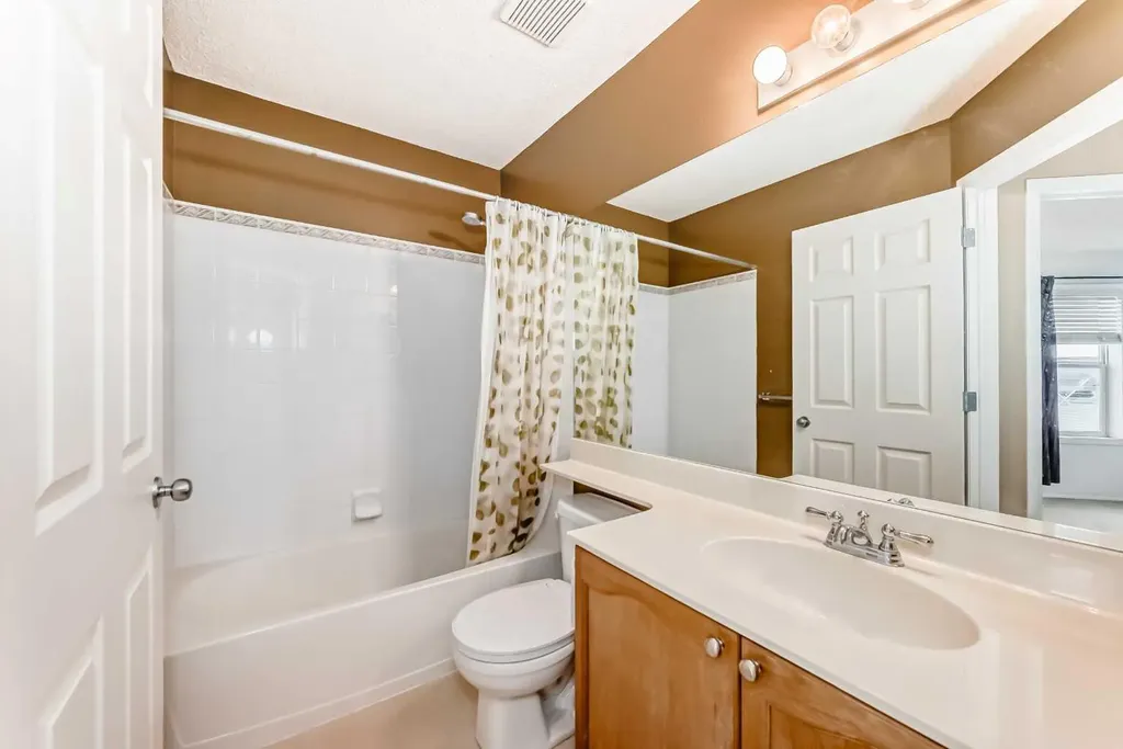 112 Country Village Cape NE Calgary AB T3K 5J7