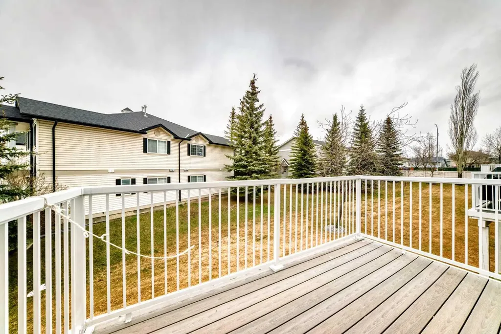 112 Country Village Cape NE Calgary AB T3K 5J7