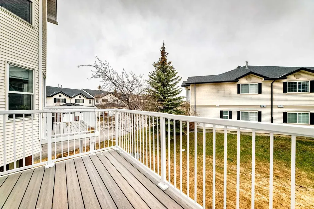 112 Country Village Cape NE Calgary AB T3K 5J7