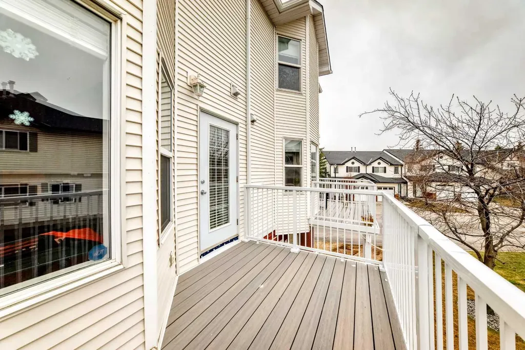 112 Country Village Cape NE Calgary AB T3K 5J7