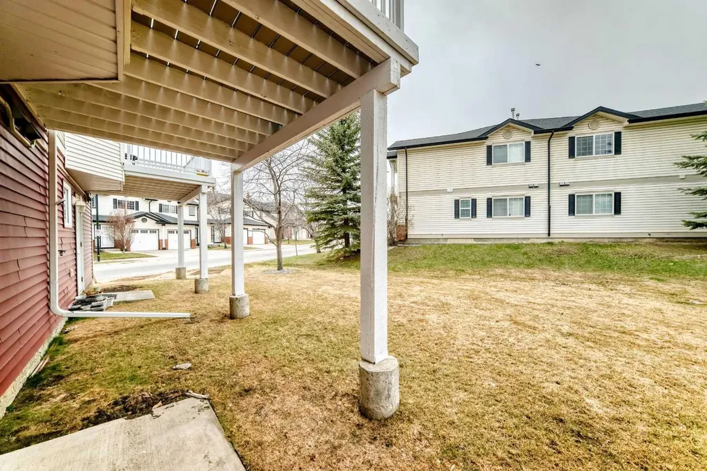 112 Country Village Cape NE Calgary AB T3K 5J7