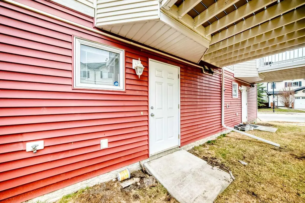112 Country Village Cape NE Calgary AB T3K 5J7
