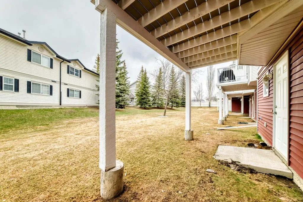 112 Country Village Cape NE Calgary AB T3K 5J7