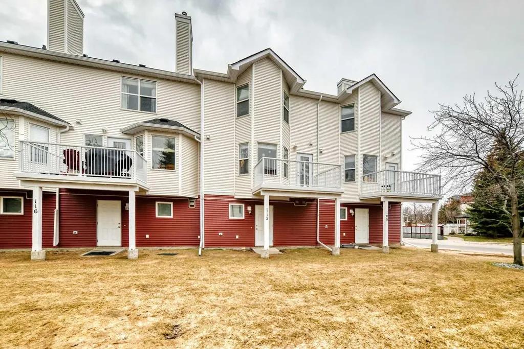 112 Country Village Cape NE Calgary AB T3K 5J7