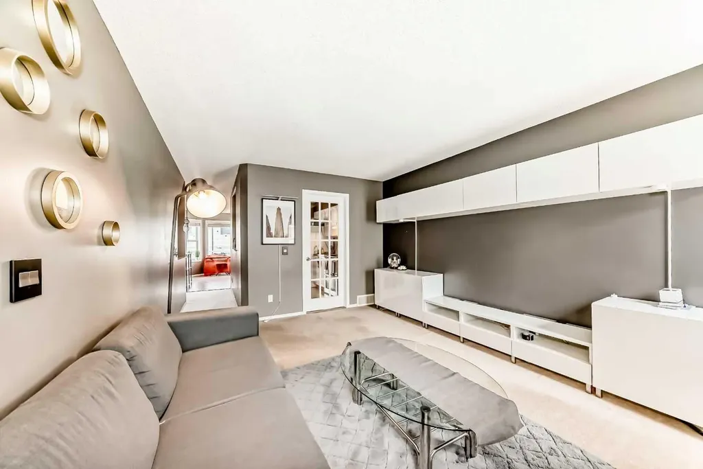 112 Country Village Cape NE Calgary AB T3K 5J7