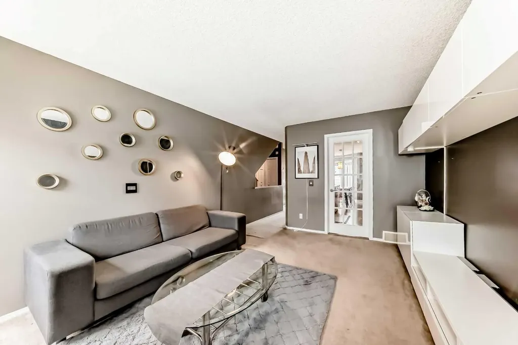 112 Country Village Cape NE Calgary AB T3K 5J7