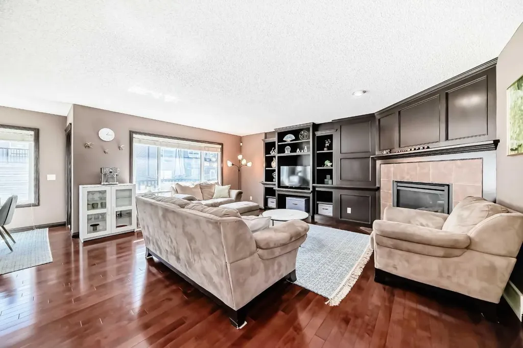 229 Panamount Road NW Calgary AB T3K 0H9