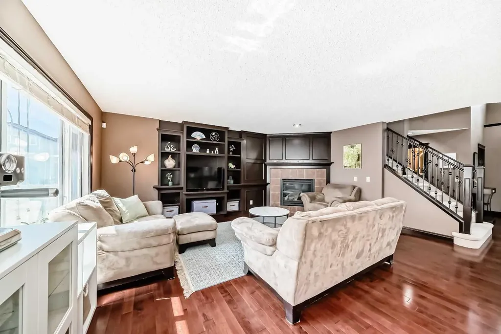 229 Panamount Road NW Calgary AB T3K 0H9
