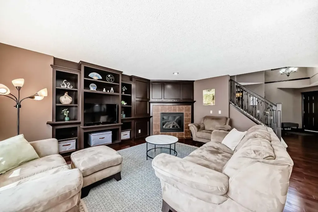 229 Panamount Road NW Calgary AB T3K 0H9