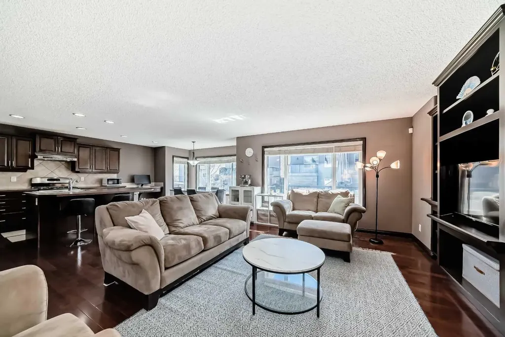 229 Panamount Road NW Calgary AB T3K 0H9