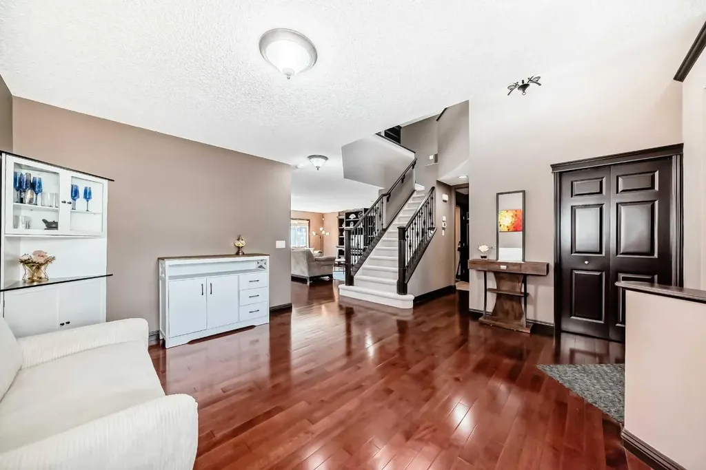 229 Panamount Road NW Calgary AB T3K 0H9