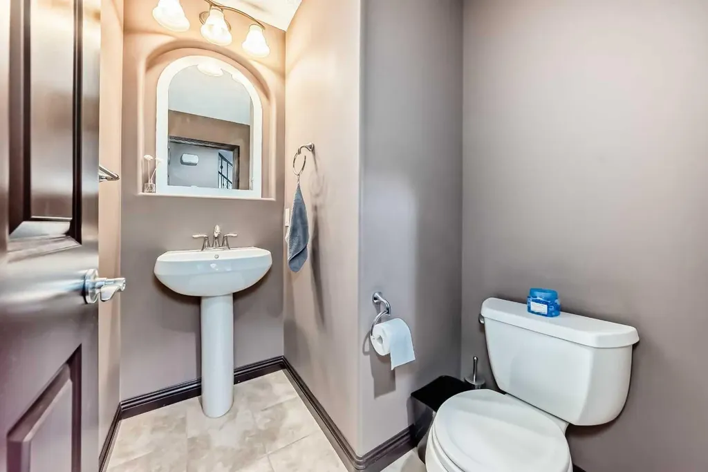 229 Panamount Road NW Calgary AB T3K 0H9