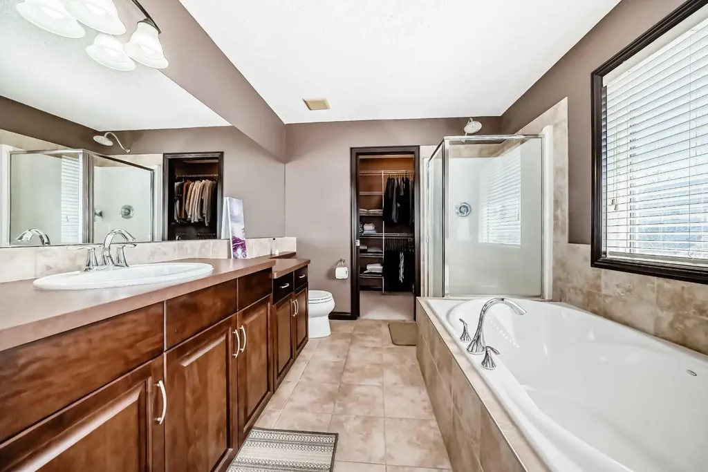 229 Panamount Road NW Calgary AB T3K 0H9