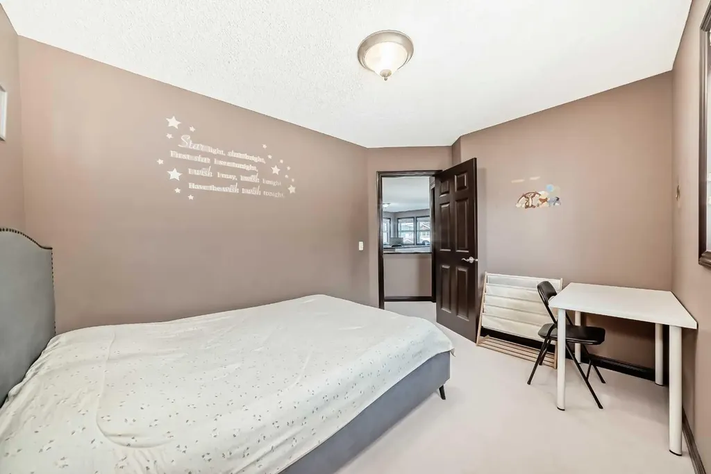 229 Panamount Road NW Calgary AB T3K 0H9