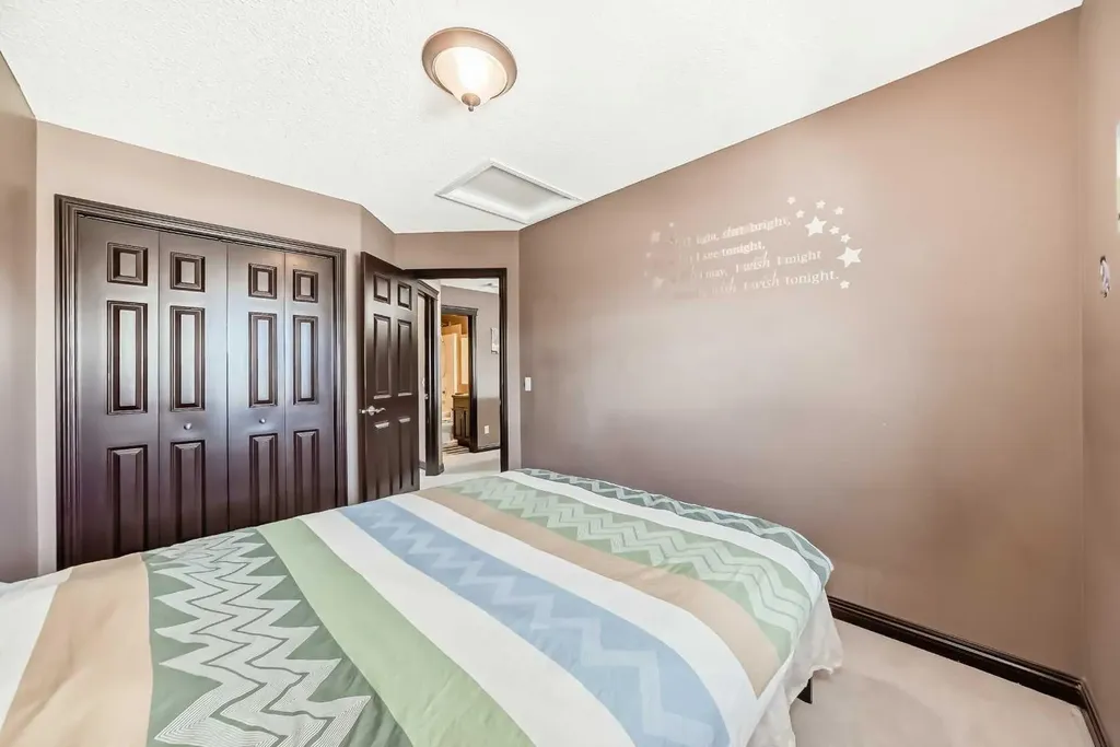 229 Panamount Road NW Calgary AB T3K 0H9