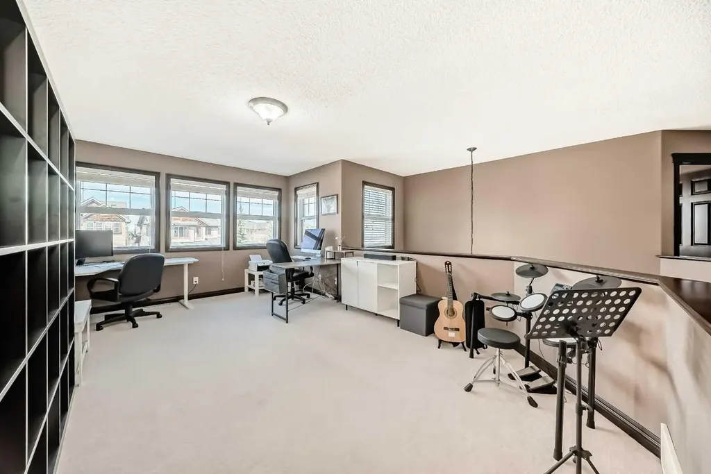 229 Panamount Road NW Calgary AB T3K 0H9