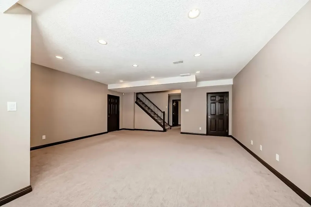 229 Panamount Road NW Calgary AB T3K 0H9