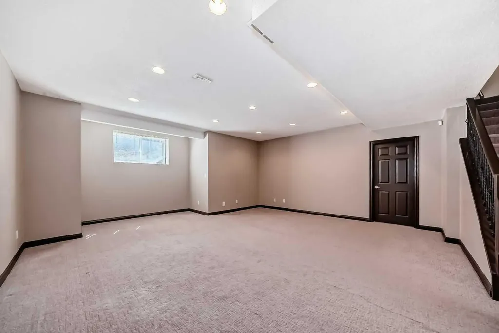 229 Panamount Road NW Calgary AB T3K 0H9