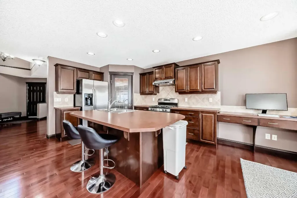 229 Panamount Road NW Calgary AB T3K 0H9