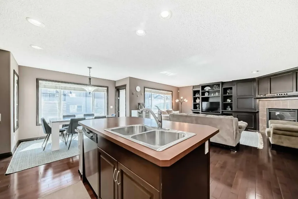 229 Panamount Road NW Calgary AB T3K 0H9