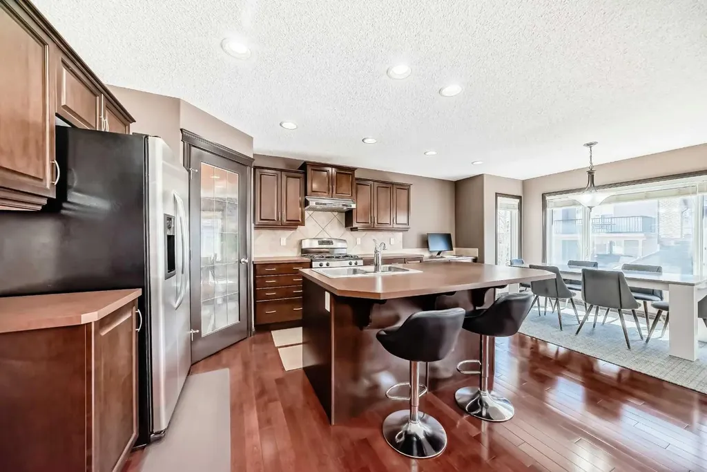 229 Panamount Road NW Calgary AB T3K 0H9