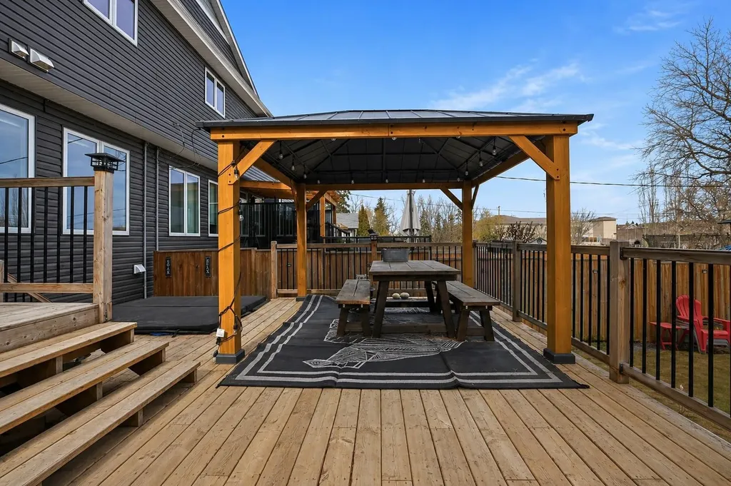 4625 48 Street Sylvan Lake AB T4S 1L4